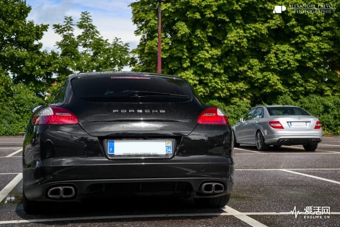 Porsche_Panamera_Turbo_^_Mercedes-Benz_C63_AMG_-_Flickr_-_Alexandre_Prévot